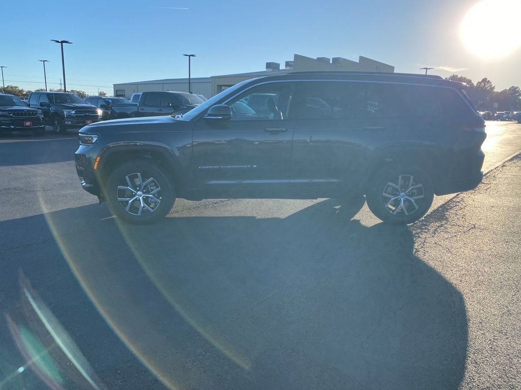 New 2025 Jeep Grand Cherokee L Limited w/ Luxury Tech Group II image 4