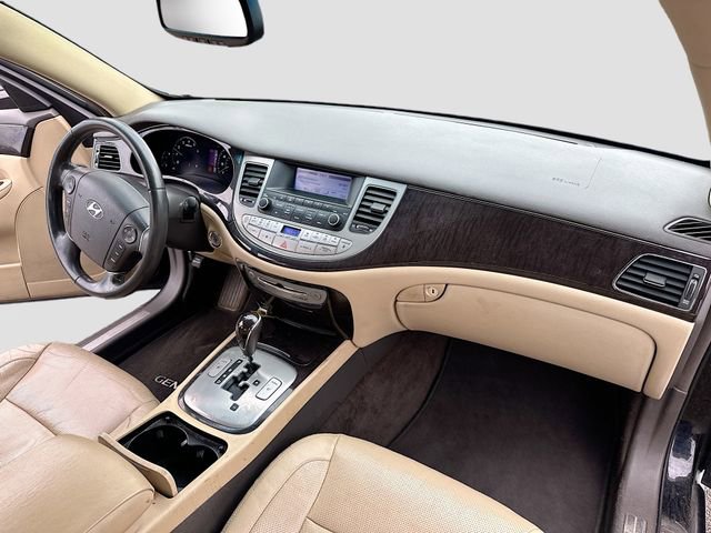 Used 2011 Hyundai Genesis 3.8 RWD image 28