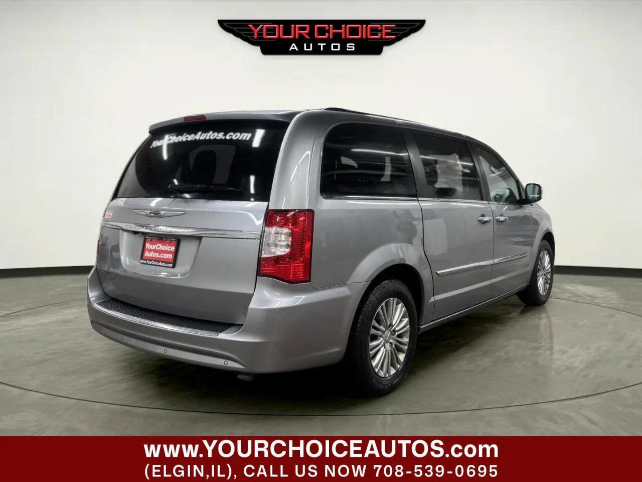 Used 2015 Chrysler Town & Country Touring-L w/ Driver Convenience Group image 5