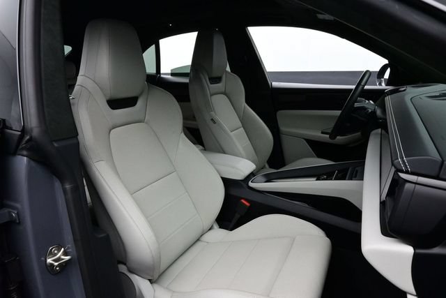 Certified 2025 Porsche Macan Turbo Electric AWD/4WD image 18