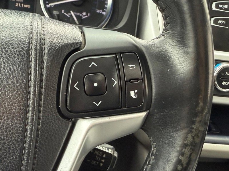 Used 2015 Toyota Highlander XLE image 17