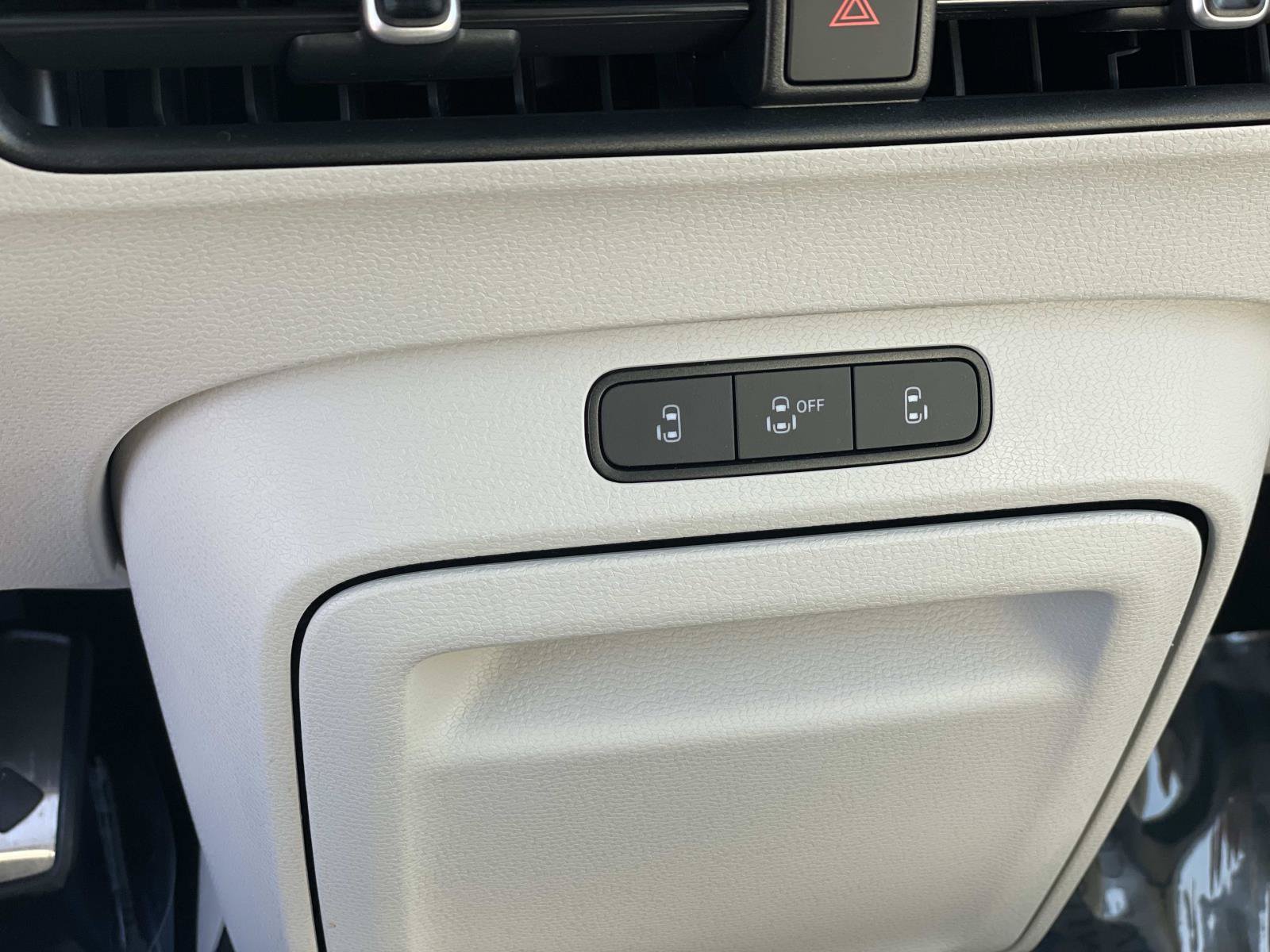 Certified 2025 Volkswagen ID. Buzz 1st Edition AWD/4WD image 18