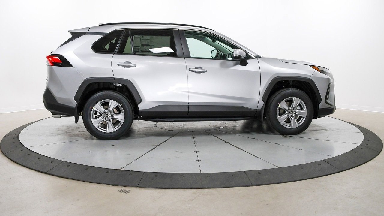 New 2025 Toyota RAV4 XLE image 6