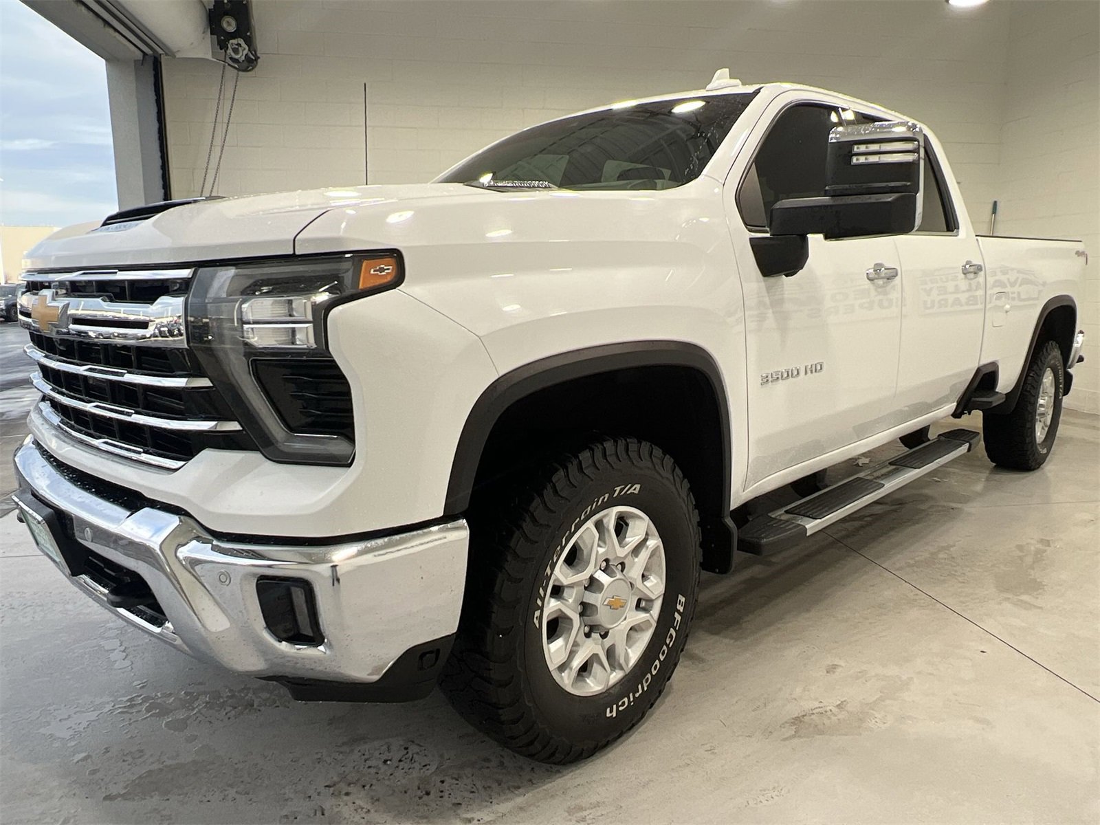 Used 2024 Chevrolet Silverado 3500 LTZ w/ LTZ Convenience Package image 4