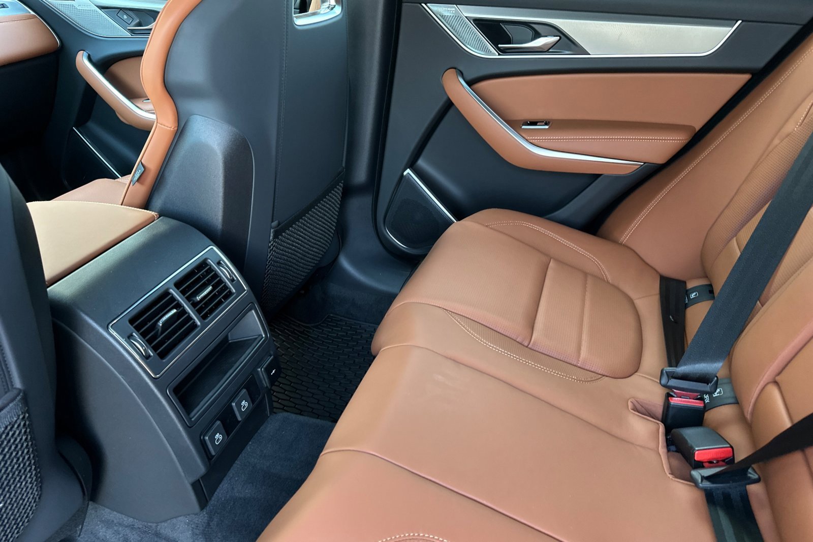 New 2026 Jaguar F-PACE R-Dynamic S image 11