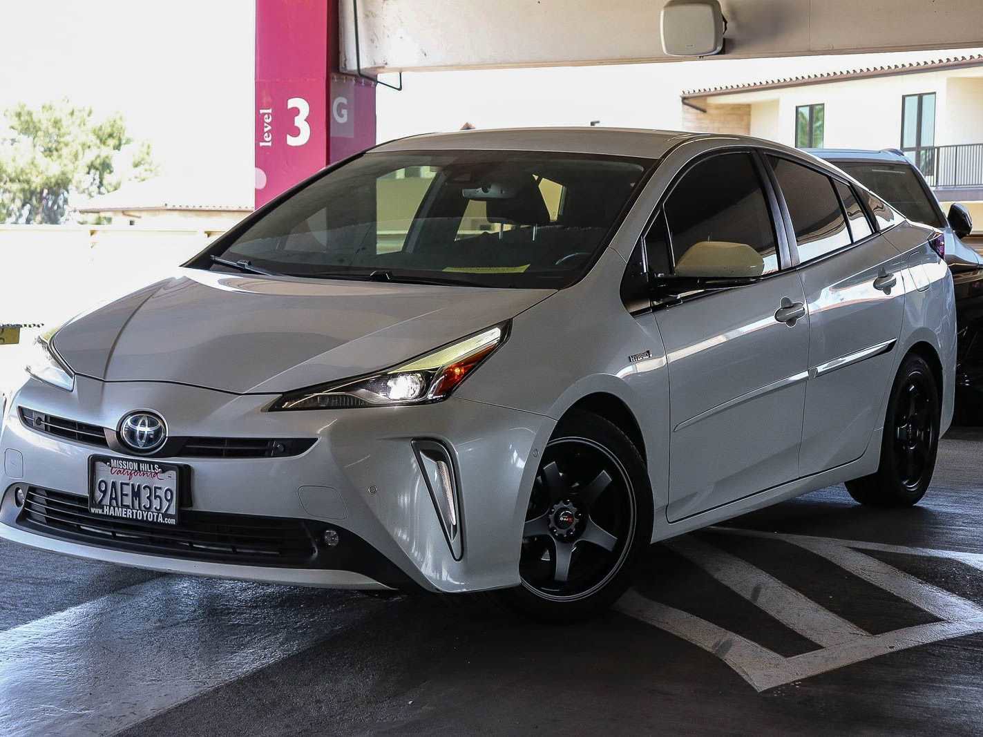 Used 2022 Toyota Prius XLE FWD image 1