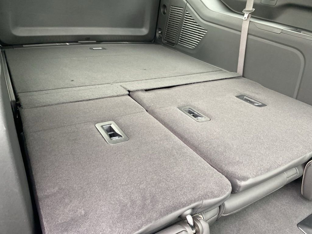 New 2025 Chevrolet Suburban Premier image 36