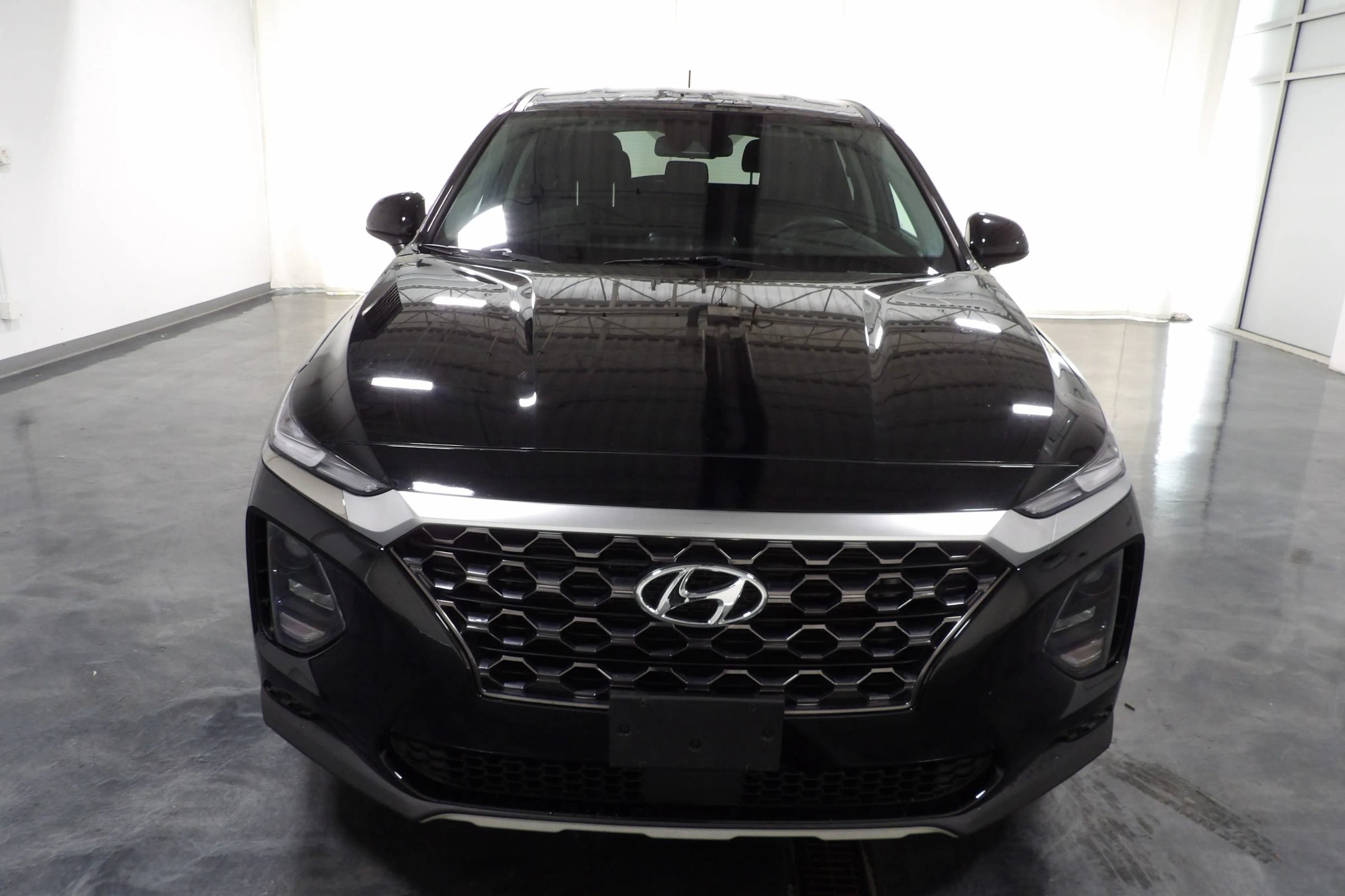 Used 2019 Hyundai Santa Fe SE w/ Cargo Package FWD image 2