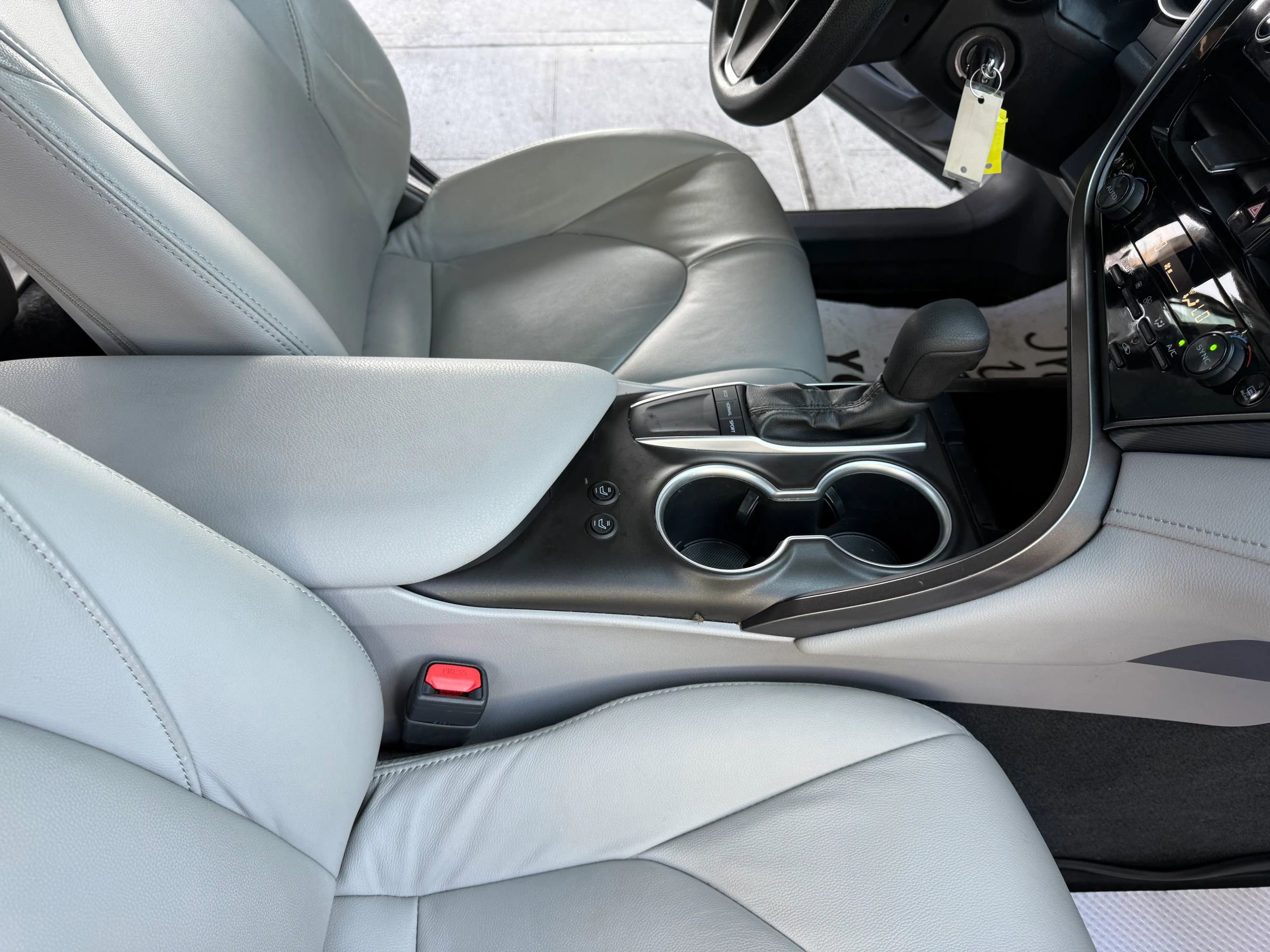 Used 2022 Toyota Camry LE image 23