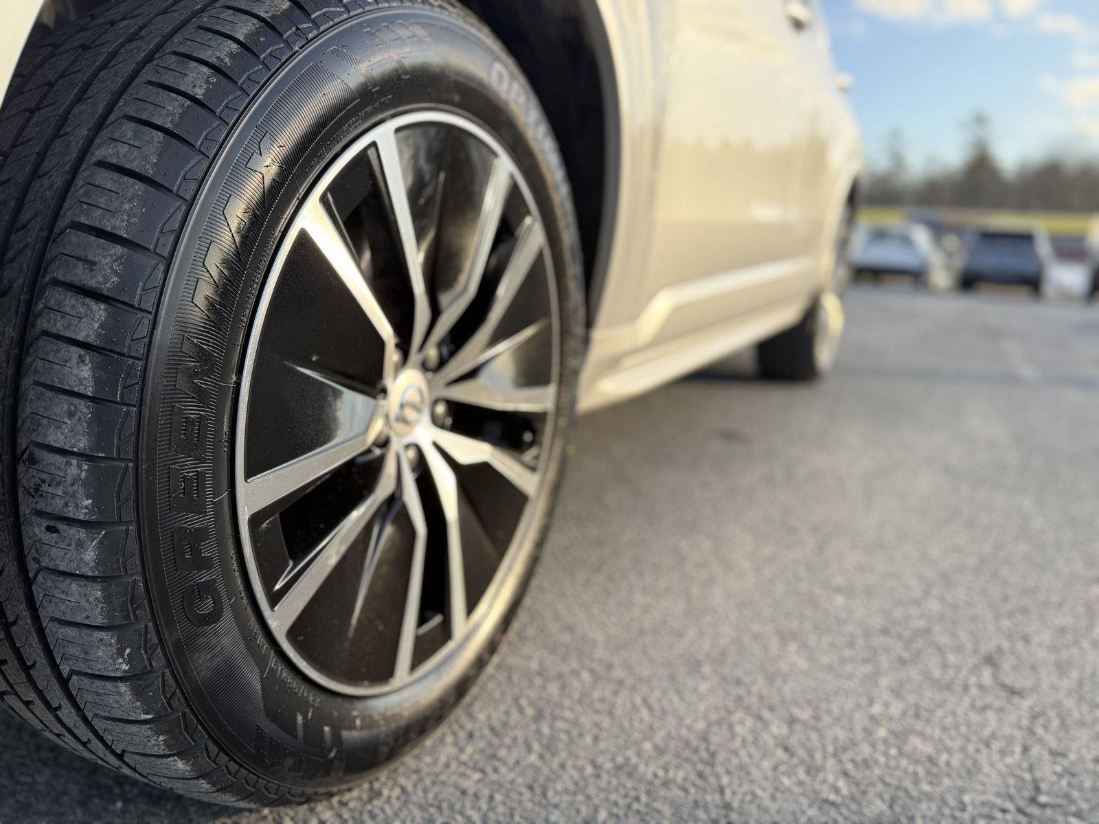 Used 2020 Volvo XC90 T6 Momentum image 11