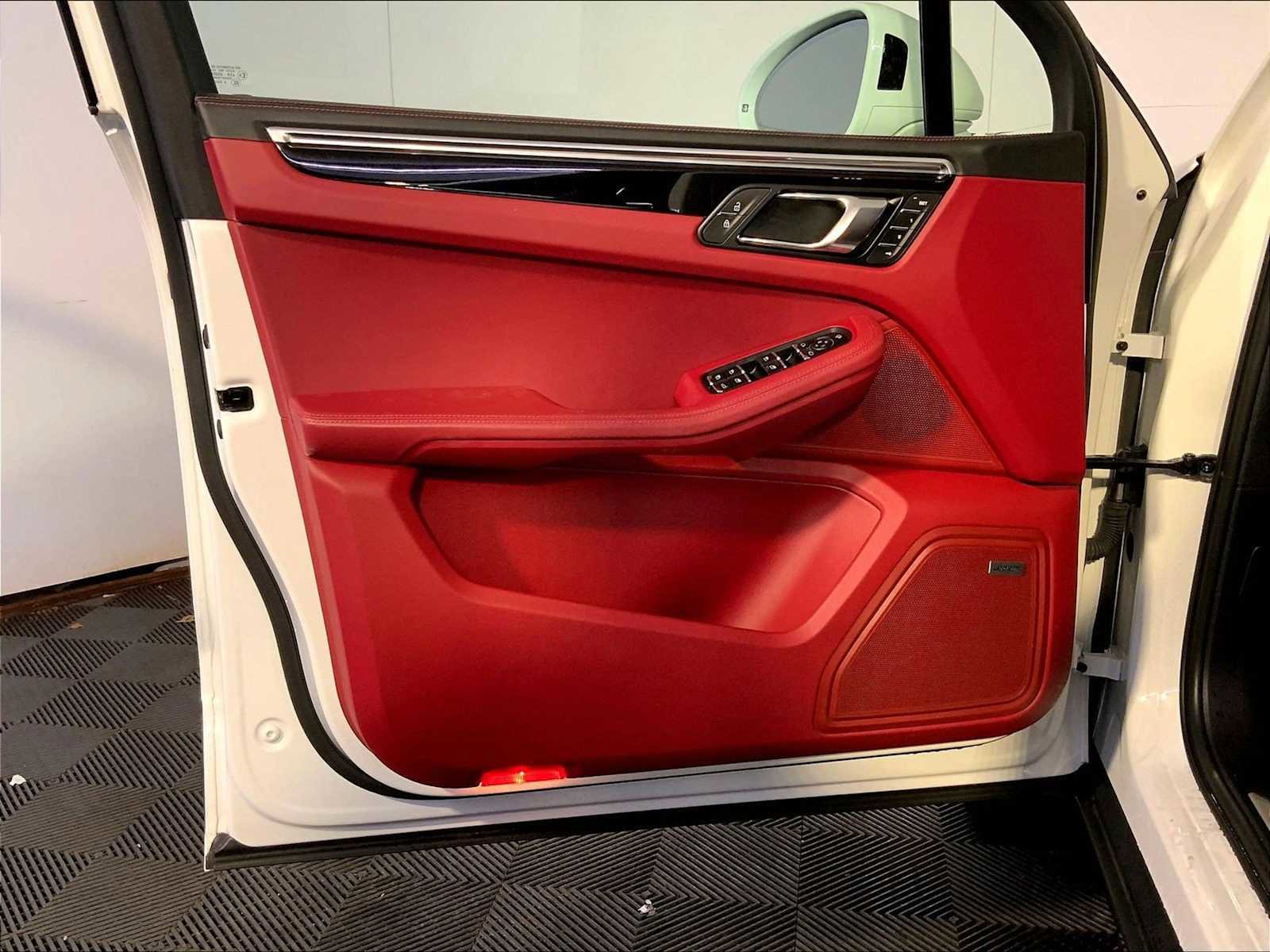 Certified 2023 Porsche Macan S w/ Premium Package Plus image 25