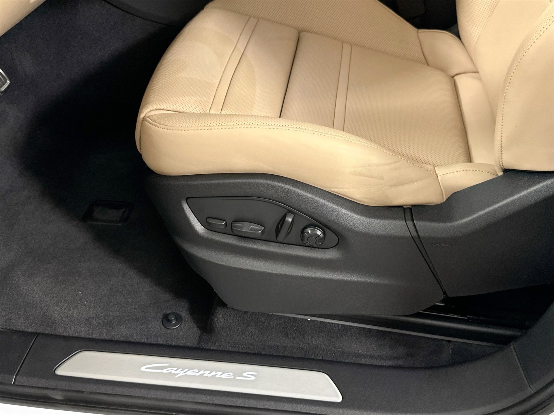 New 2026 Porsche Cayenne S image 33