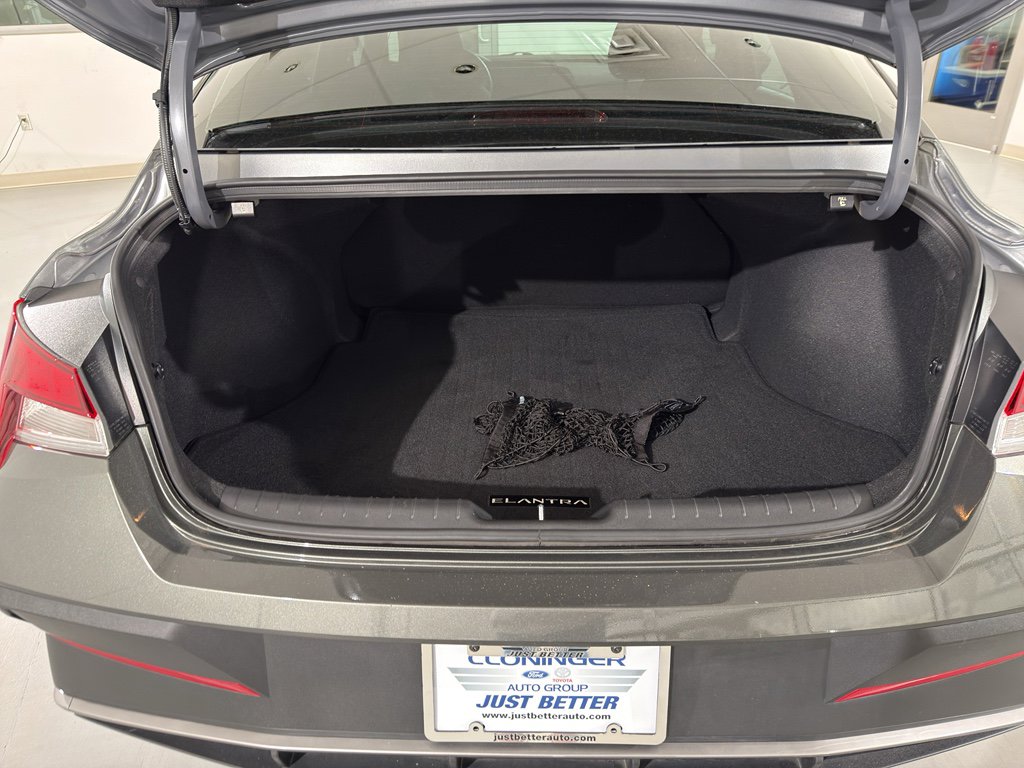 Used 2025 Hyundai Elantra Sport image 8