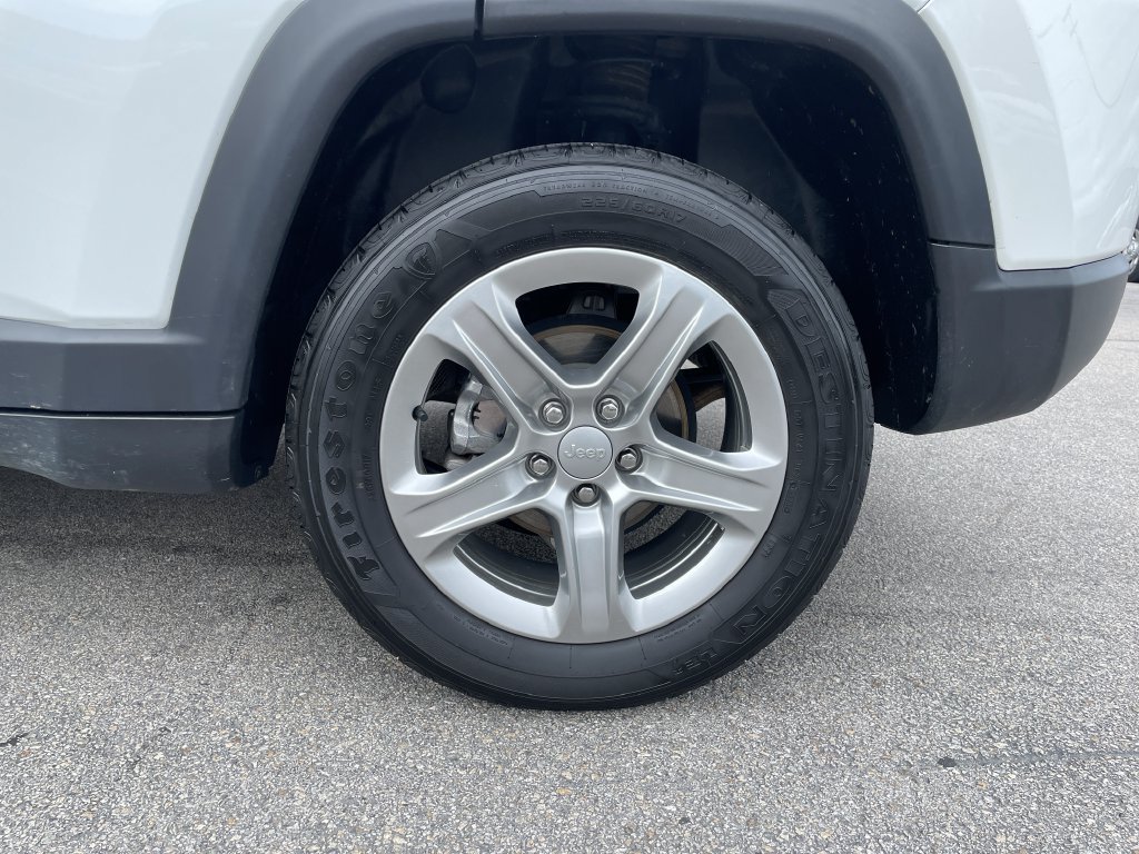 Used 2024 Jeep Compass Latitude AWD/4WD image 10