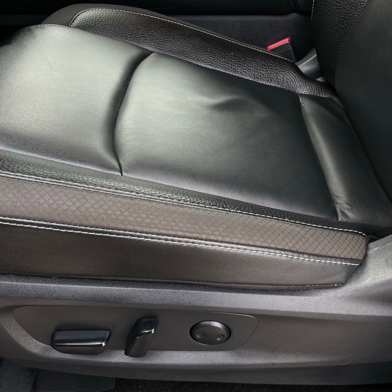 Used 2025 Nissan Pathfinder SL image 23