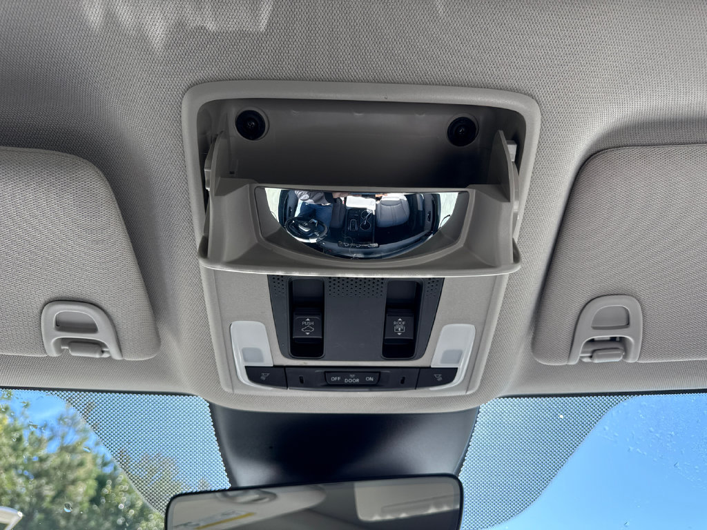 Used 2025 Honda Pilot Touring image 28