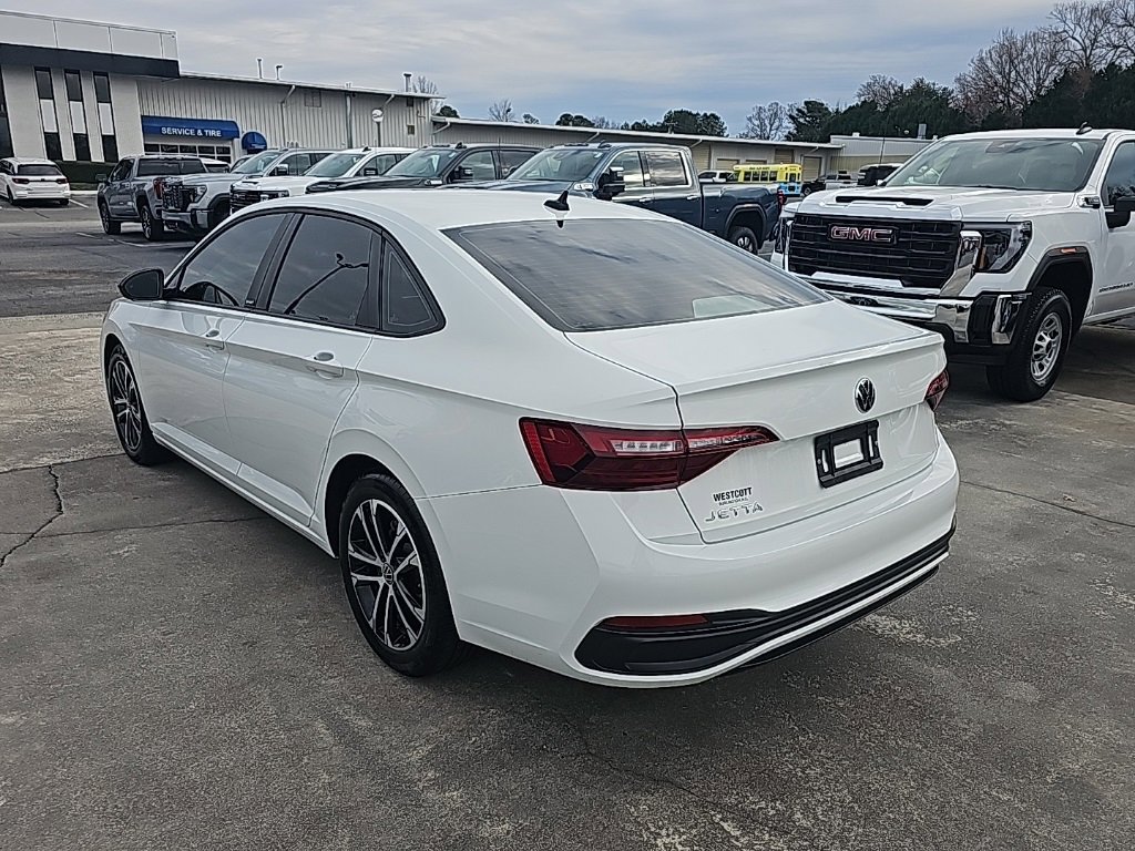 Used 2024 Volkswagen Jetta Sport image 5