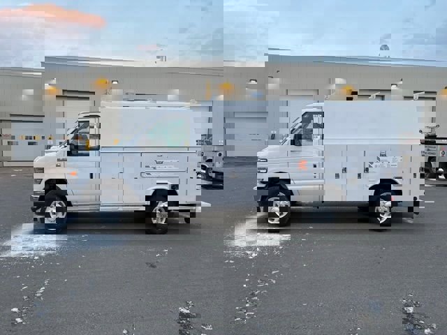 New 2026 Ford E-350 and Econoline 350 Super Duty w/ Power Equipment Group RWD image 4