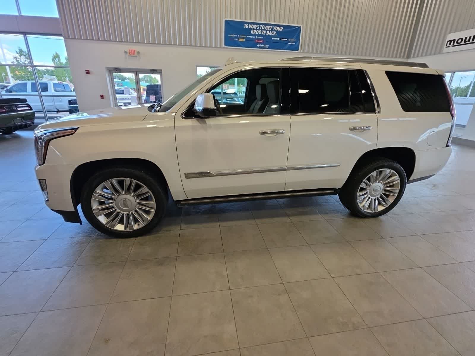 Used 2017 Cadillac Escalade Platinum AWD/4WD image 14