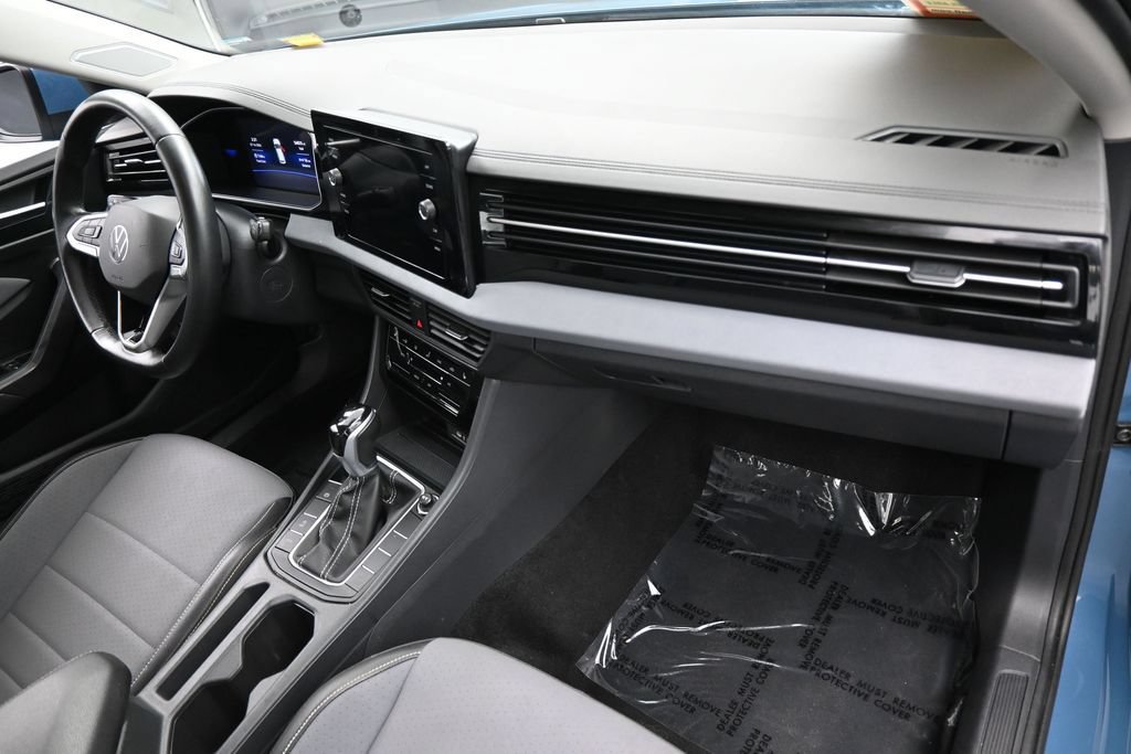 Used 2025 Volkswagen Jetta SE FWD image 42