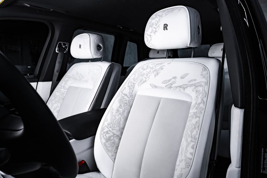 Used 2025 Rolls-Royce Cullinan AWD/4WD image 17