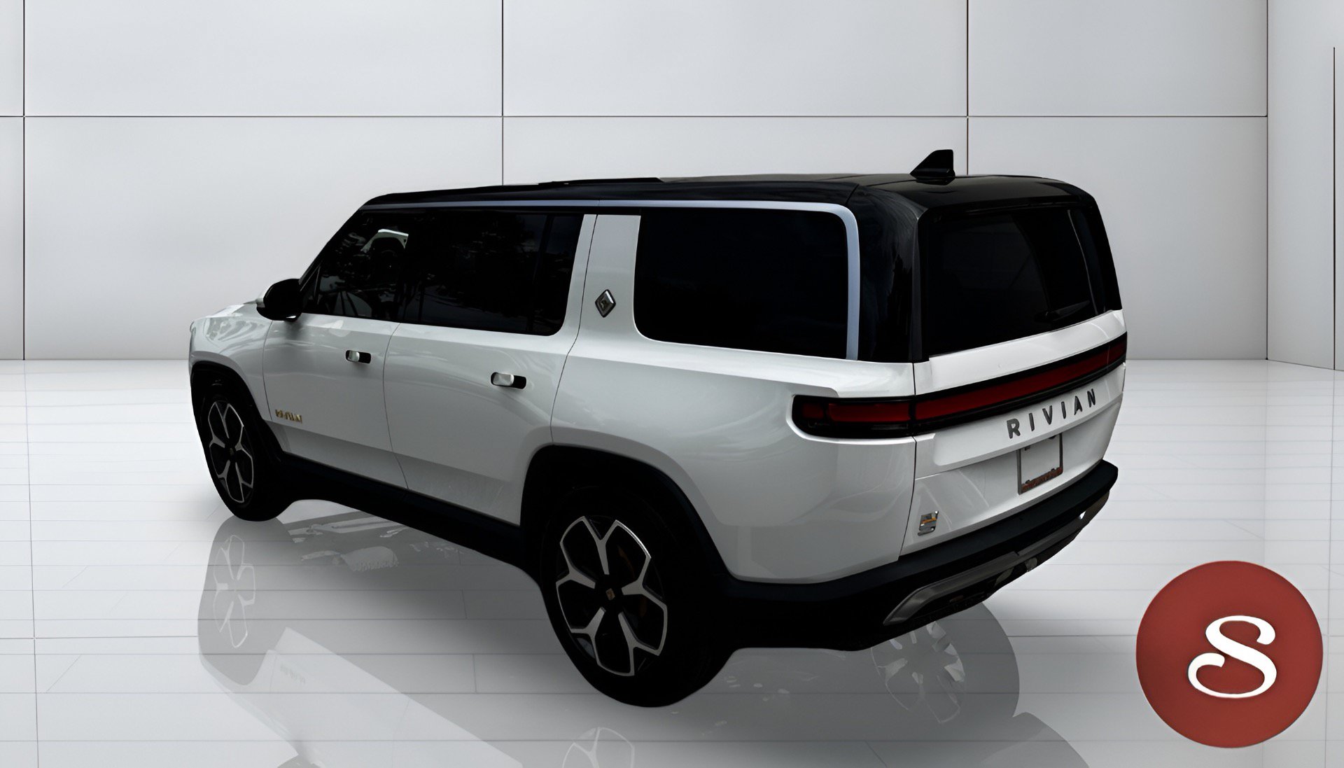 Used 2024 Rivian R1S Adventure AWD/4WD image 2