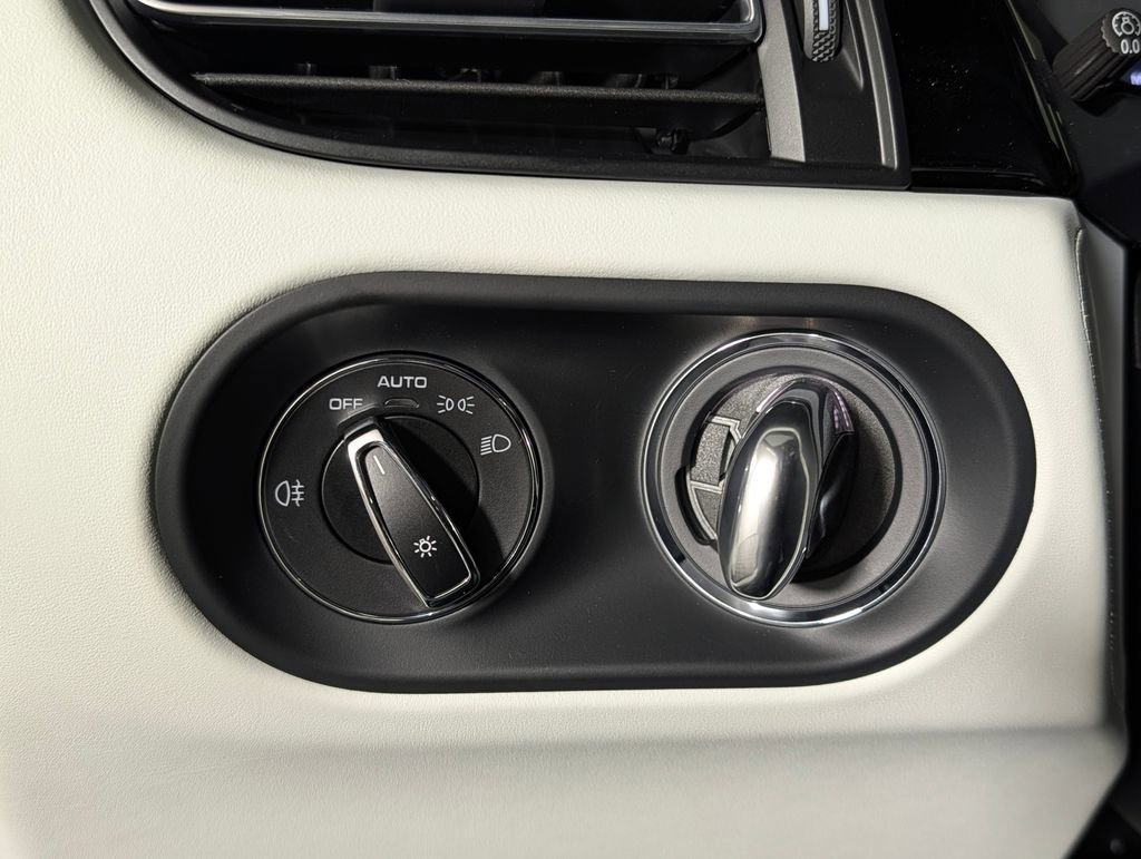 New 2026 Porsche Macan image 36