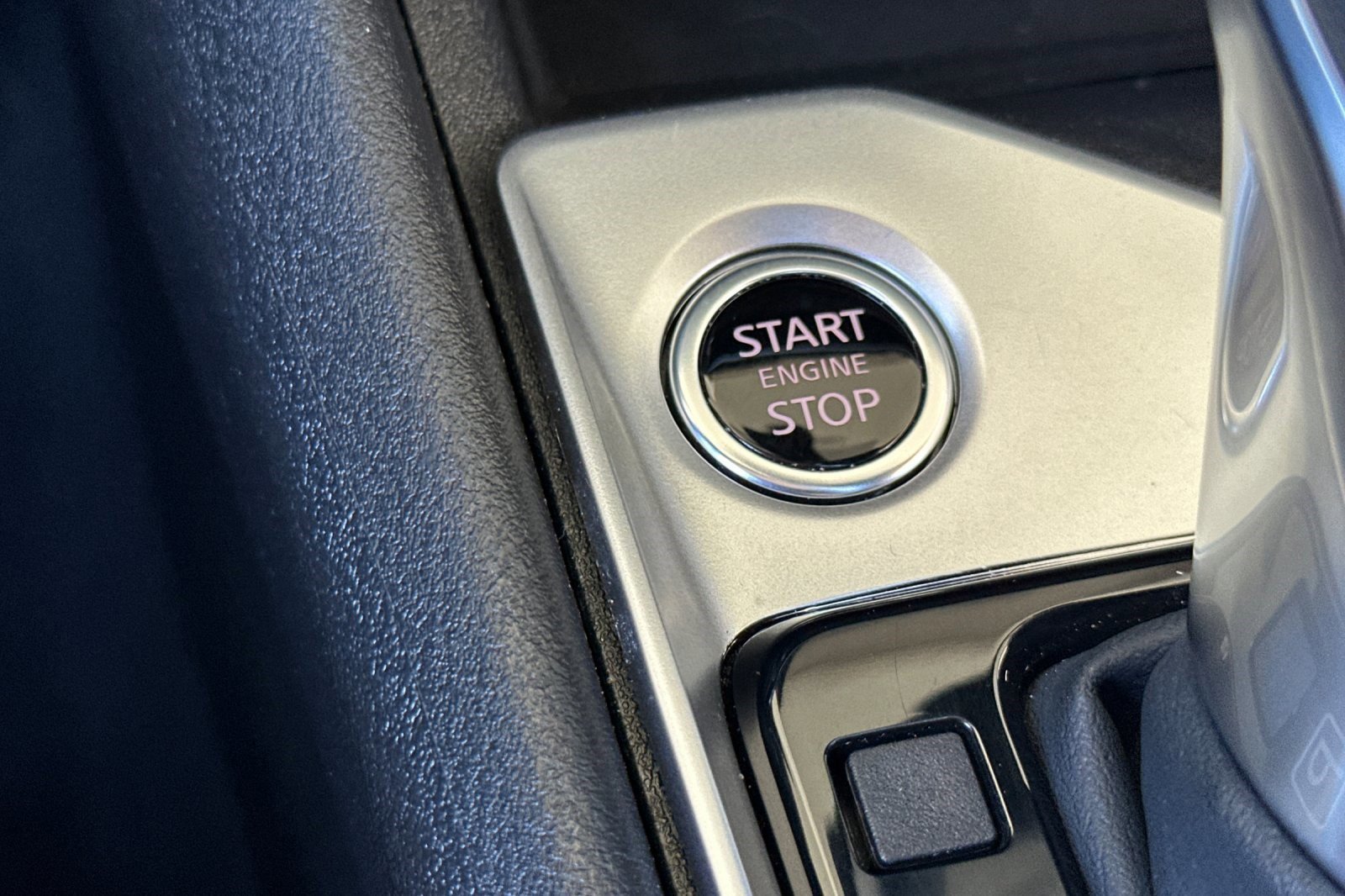 Used 2025 Nissan Altima 2.5 SV image 32