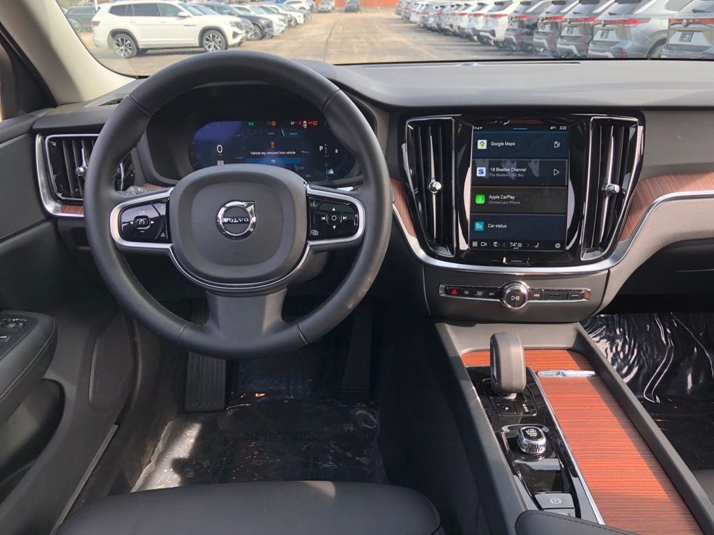 Used 2025 Volvo V60 B5 Cross Country Plus image 16