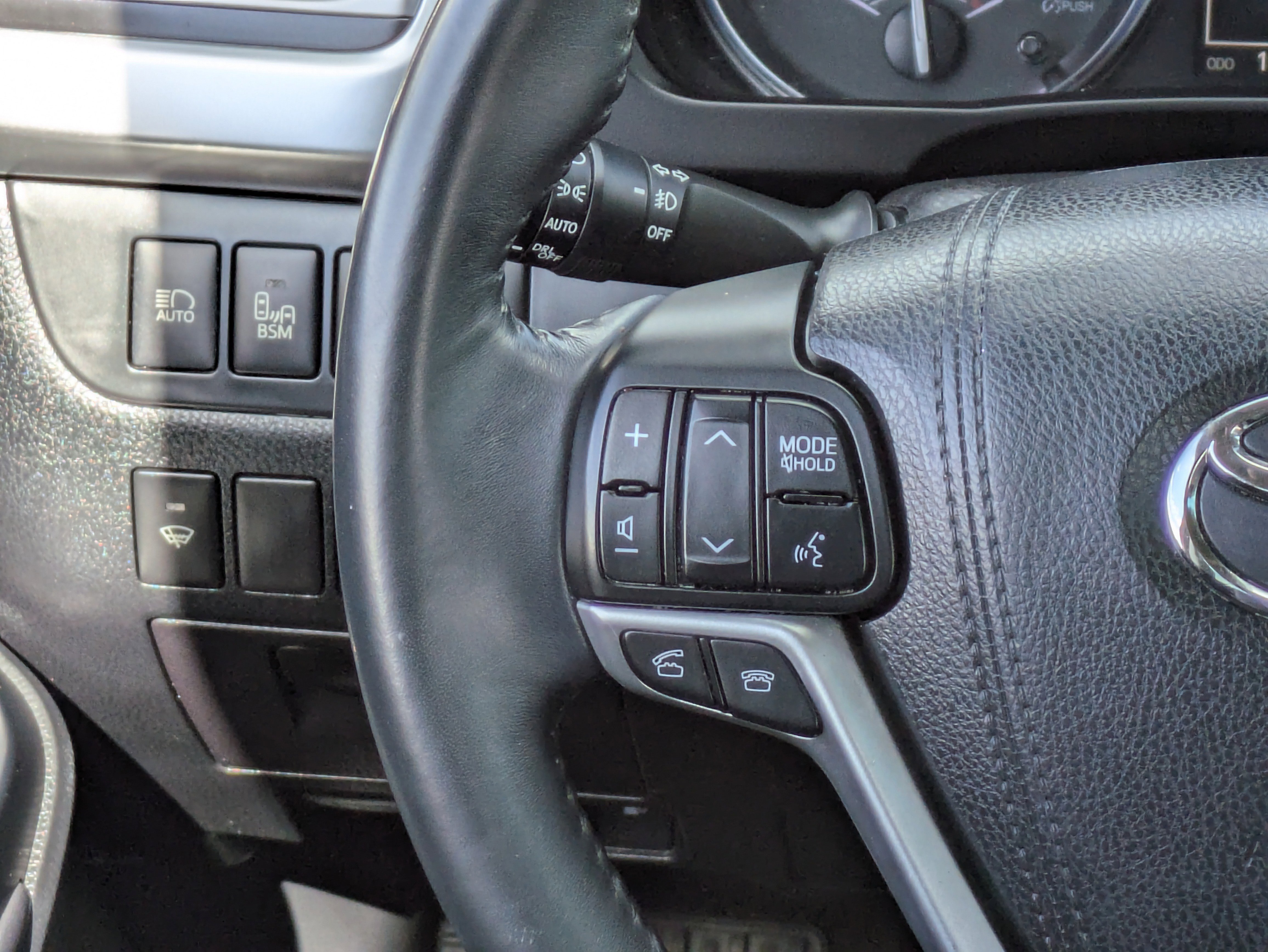 Used 2015 Toyota Highlander Limited w/ Driver Technology Package image 24