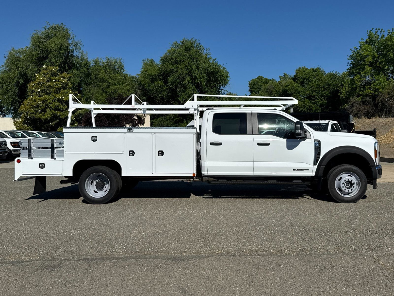 New 2025 Ford F550 4x4 Crew Cab Super Duty image 2