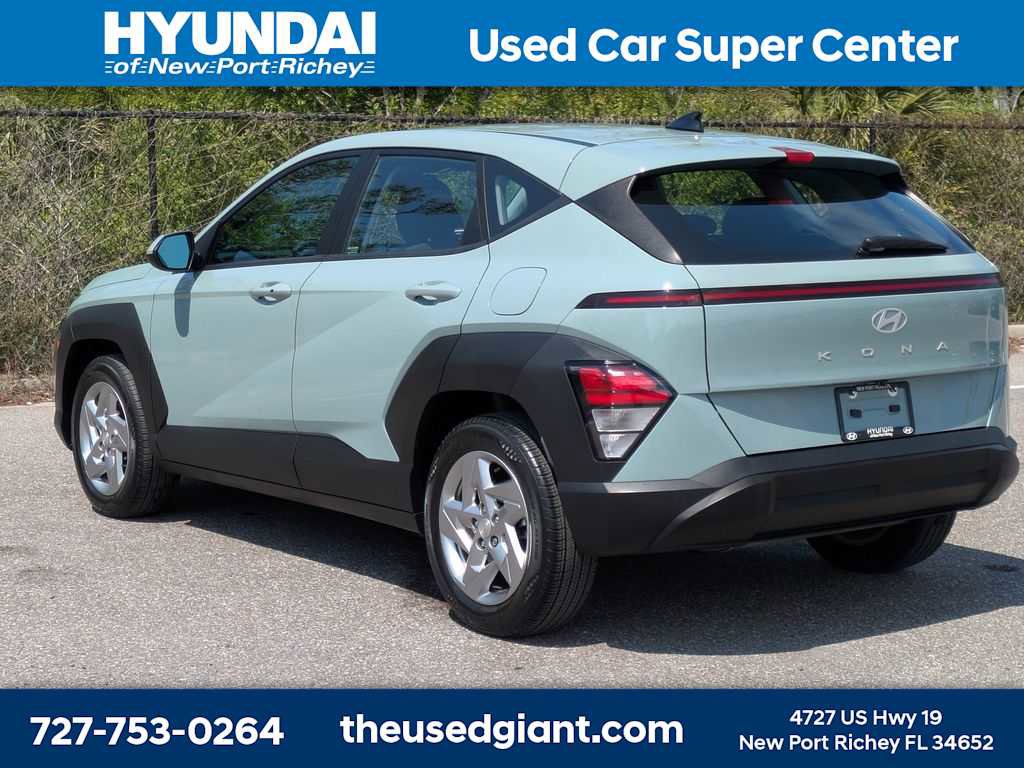 Used 2024 Hyundai Kona SE image 3