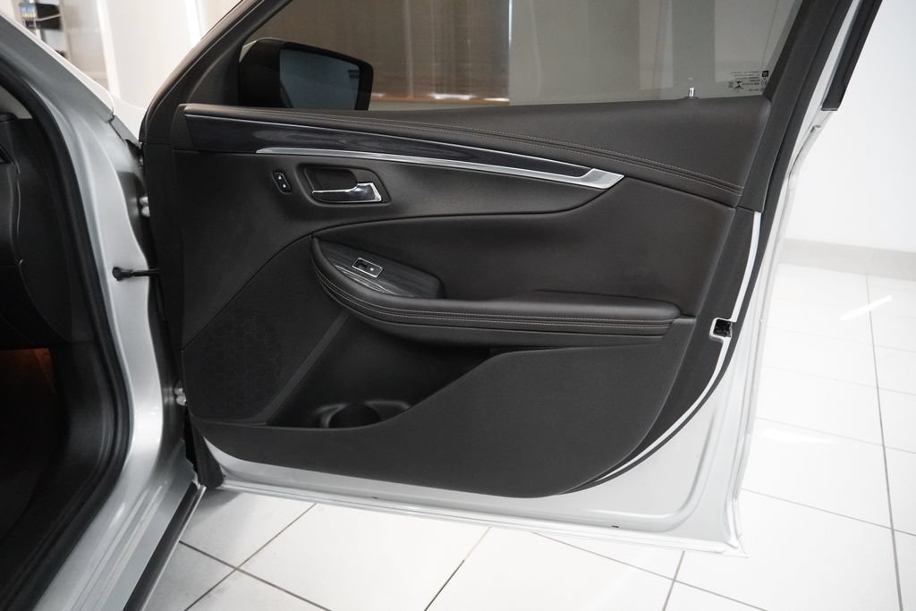 Used 2018 Chevrolet Impala LT FWD image 11