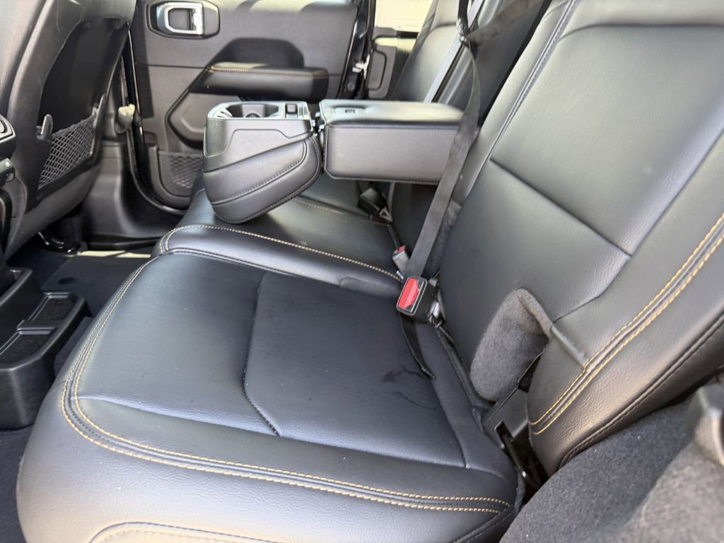 Used 2024 Jeep Wrangler Unlimited Sahara w/ Technology Group AWD/4WD image 19
