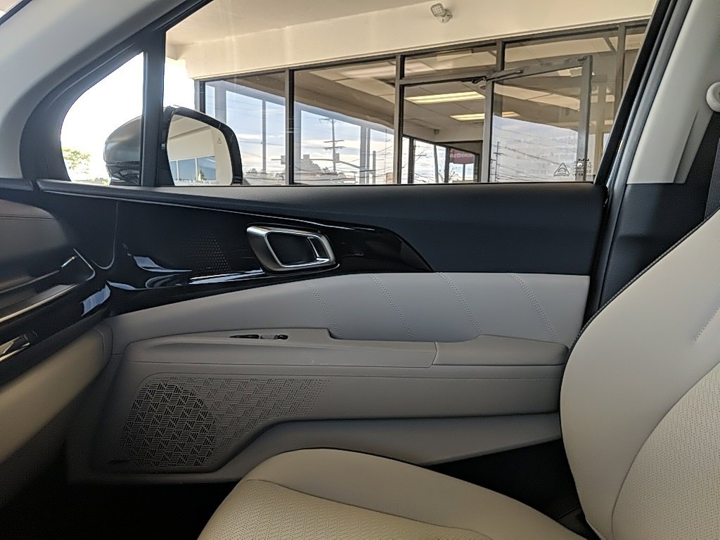 Used 2025 Kia Carnival SX Prestige image 23