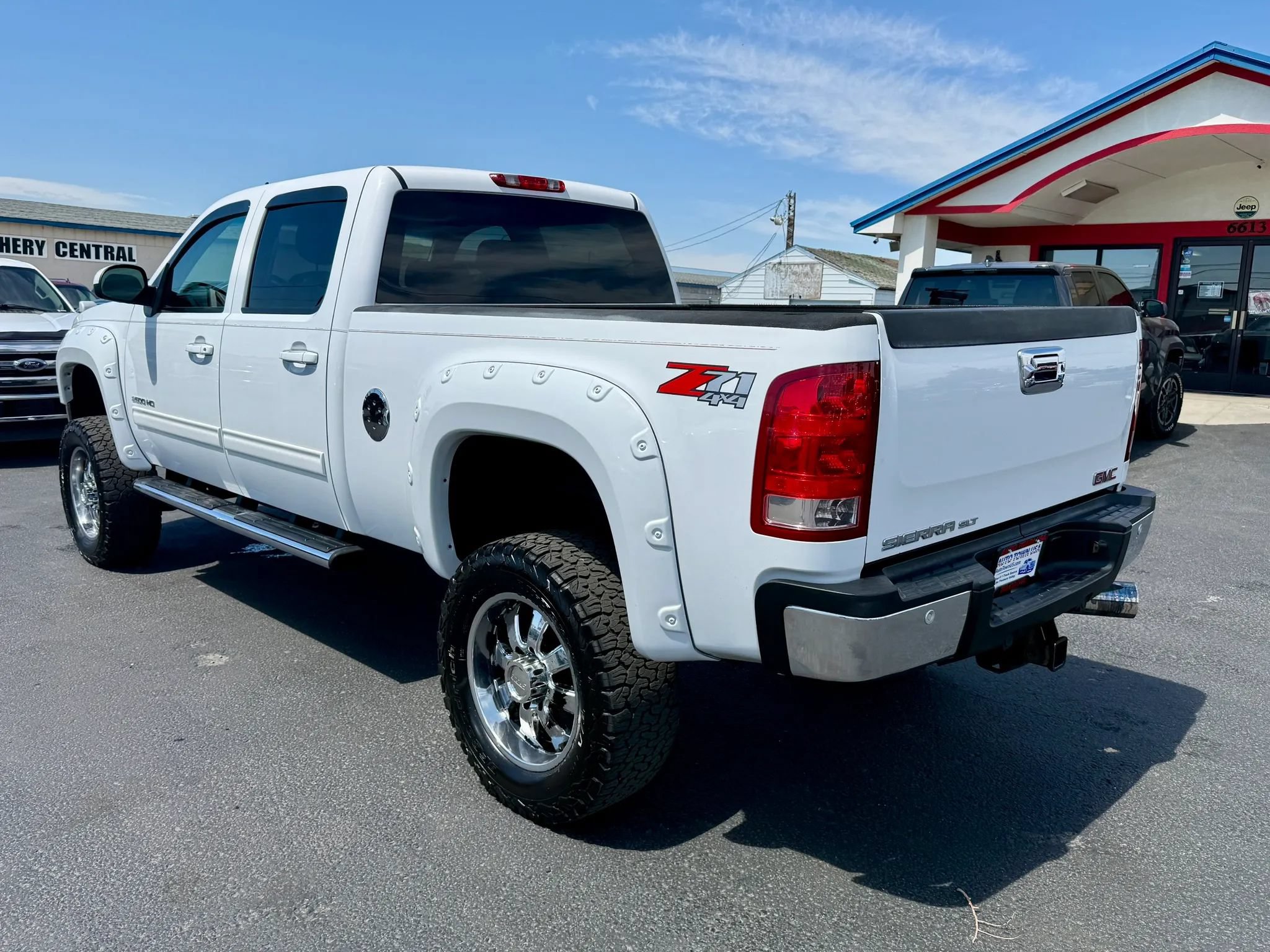 Used 2011 GMC Sierra 2500 SLT w/ SLT Convenience Package AWD/4WD image 3