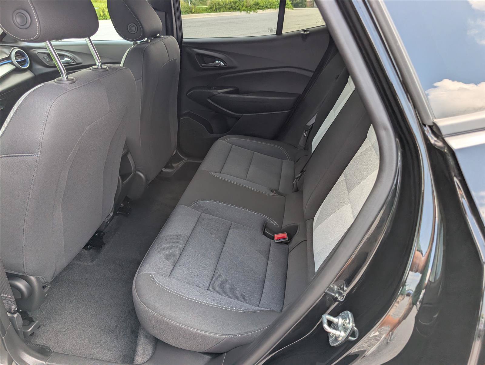 Used 2025 Chevrolet Trax LS FWD image 13