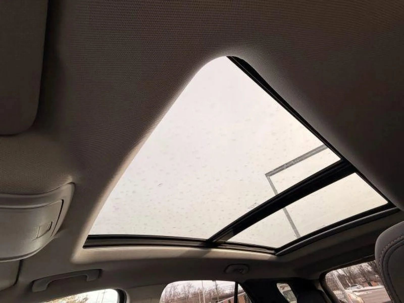 Used 2020 Chevrolet Equinox Premier image 30