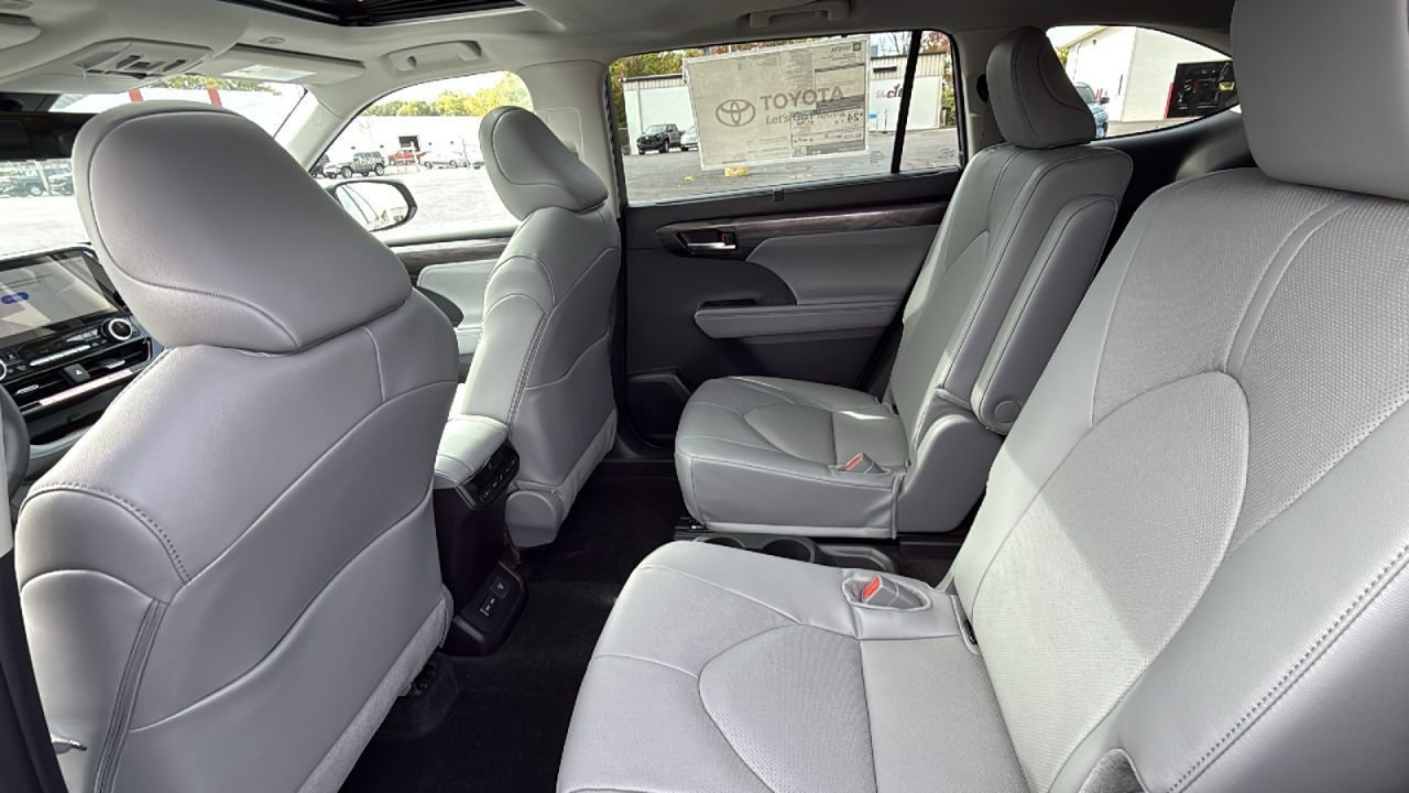 New 2026 Toyota Highlander Limited image 34
