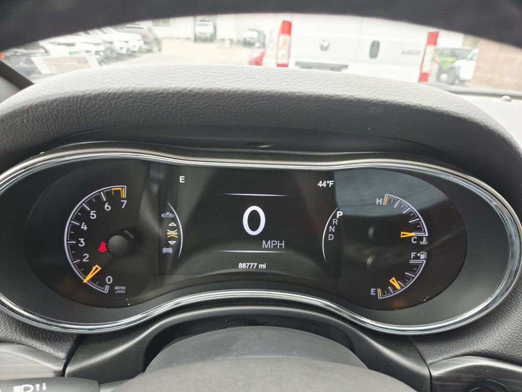 Used 2020 Jeep Grand Cherokee Altitude image 23