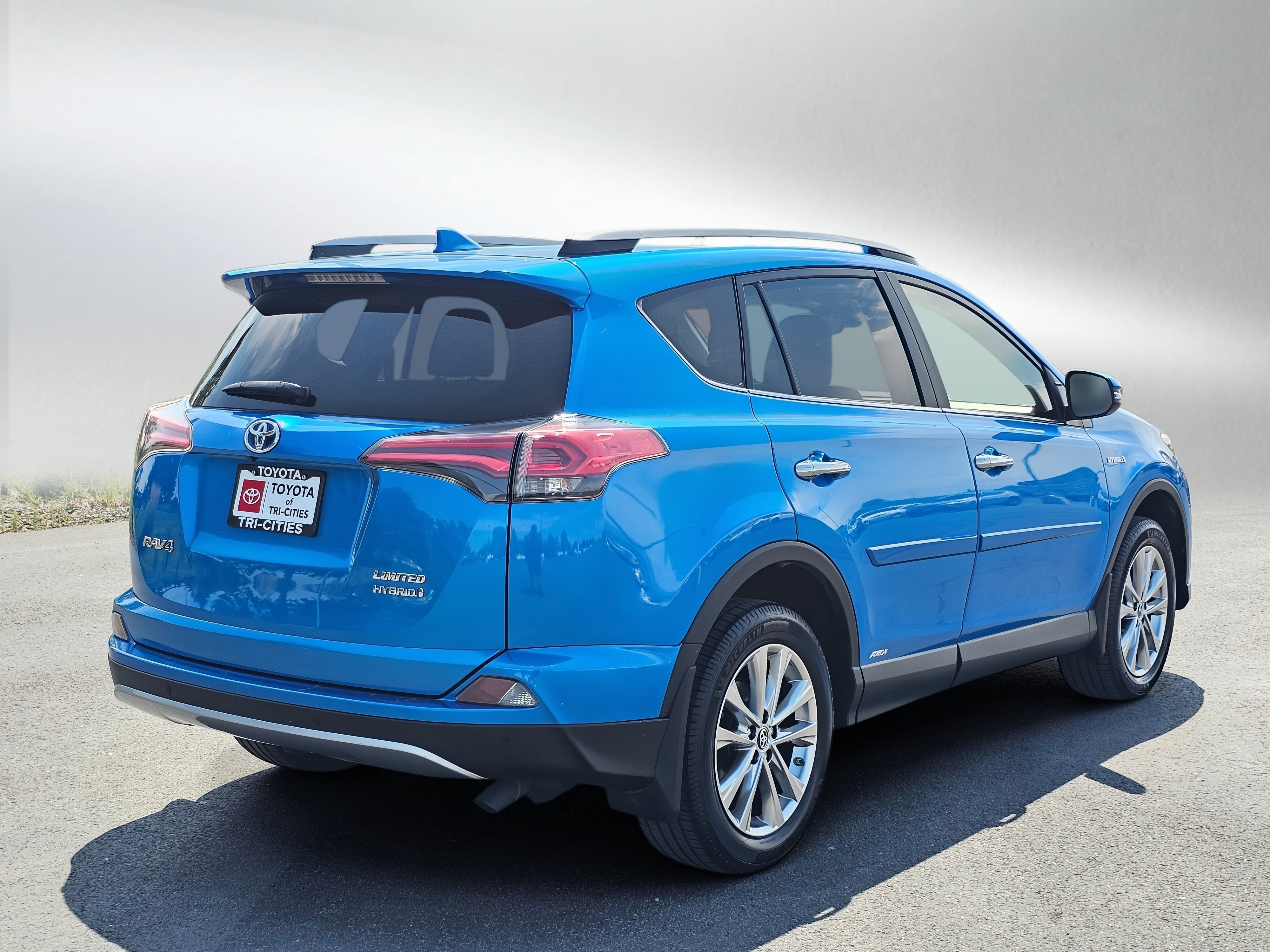 Used 2018 Toyota RAV4 Limited w/ Advanced Technology Package AWD/4WD image 5