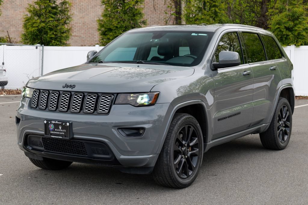Used 2021 Jeep Grand Cherokee Laredo X AWD/4WD image 3