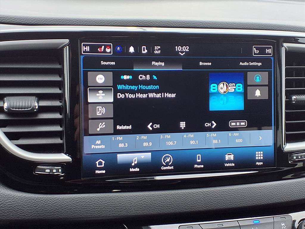 Used 2024 Chrysler Pacifica Touring-L image 7