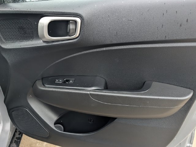 Used 2021 Hyundai Venue SEL FWD image 31
