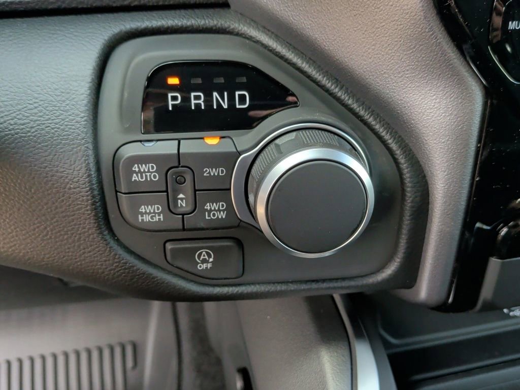 New 2026 RAM 1500 4x4 Crew Cab image 32