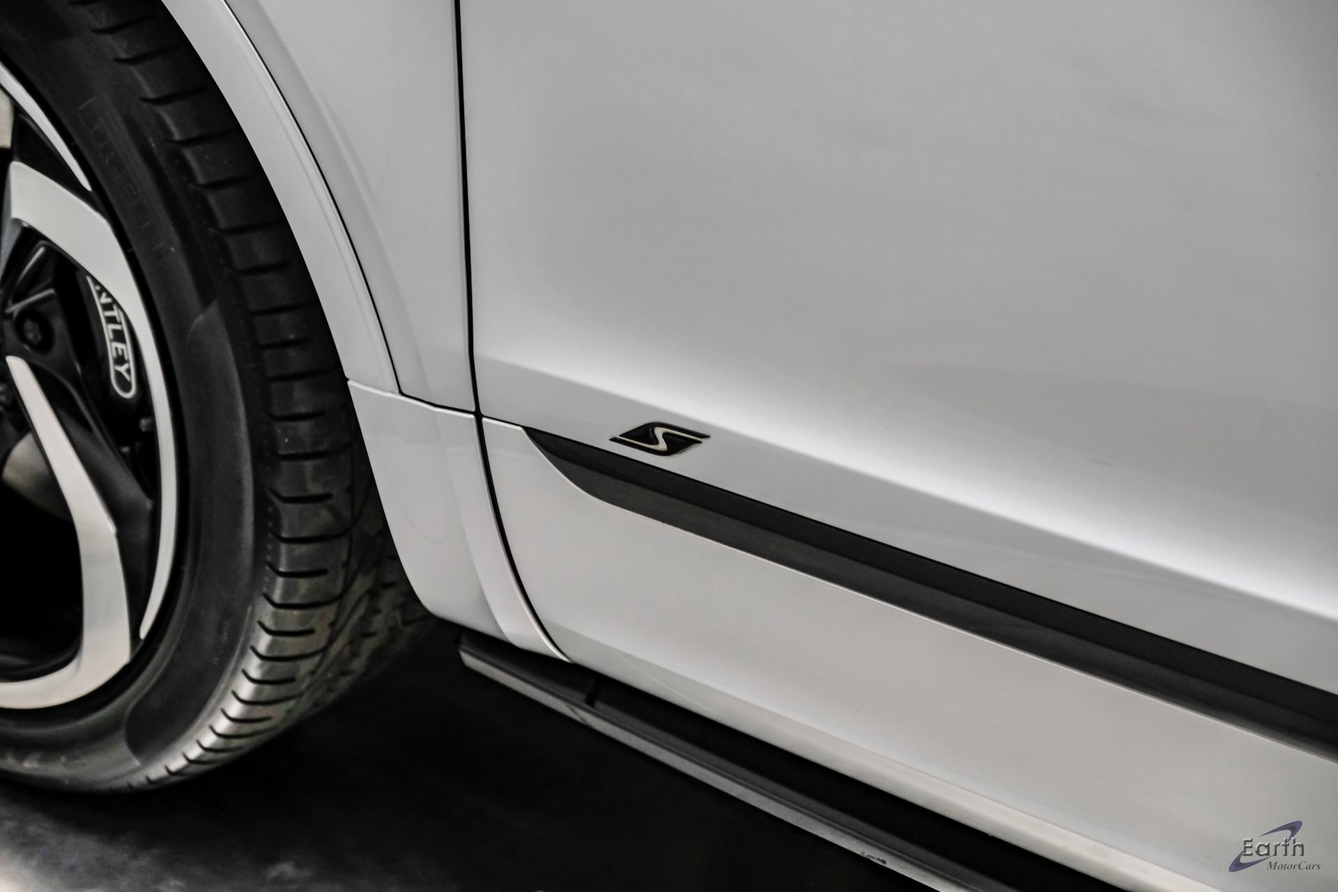 Used 2022 Bentley Bentayga AWD/4WD image 31