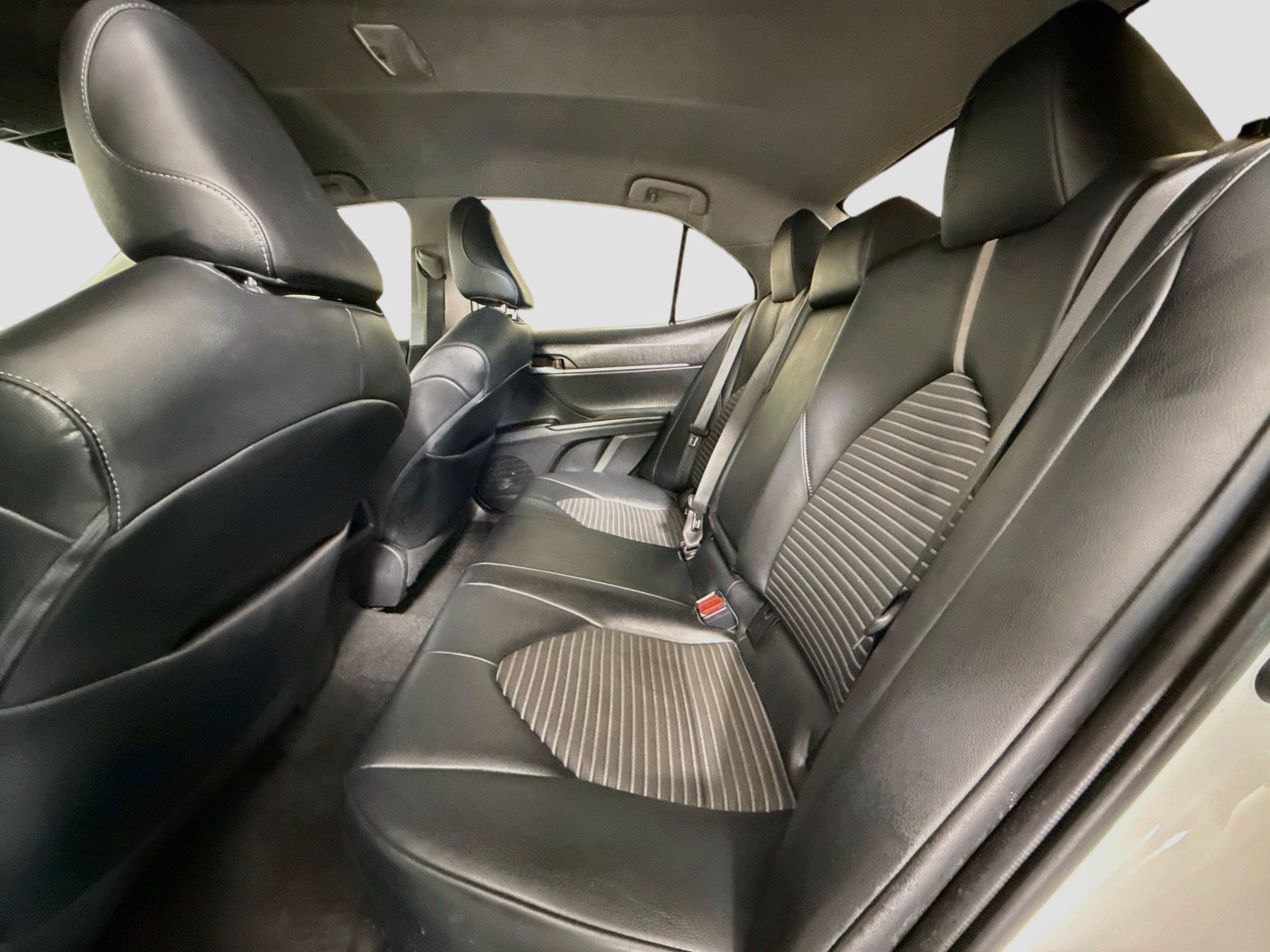 Used 2021 Toyota Camry SE FWD image 24