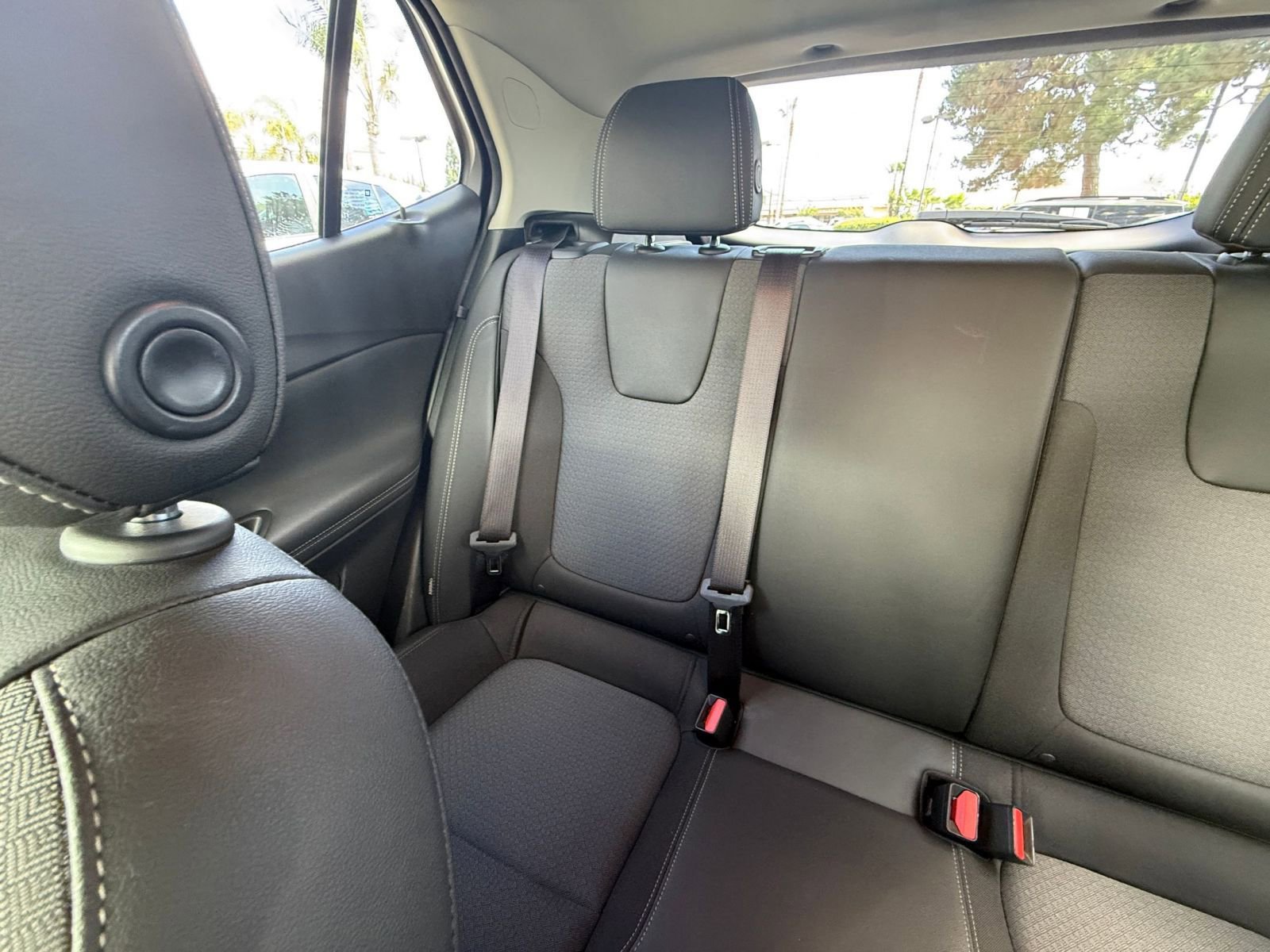 Used 2025 Buick Encore GX Preferred image 36