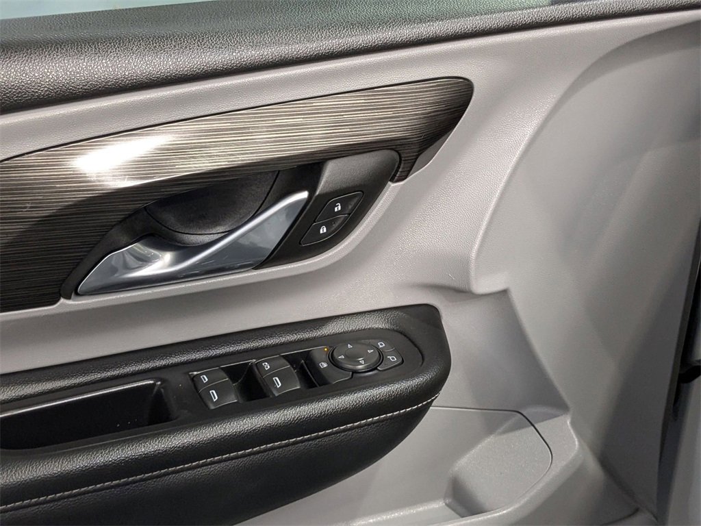 Used 2024 GMC Terrain SLE image 13