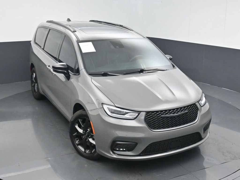 Used 2023 Chrysler Pacifica Limited w/ S Appearance Package AWD/4WD image 42